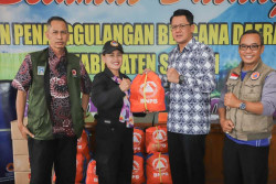 Tak Cuma Ribuan Selimut-Matras, Relawan Merapi Terima Ratusan Paket Sembako dari Pemerintah