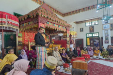 Dapat Doa & Restu dari Kedatuan Luwu, Anies Baswedan Jalani Mappasebbi