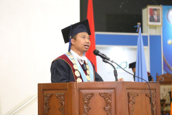 Sampaikan Orasi Ilmiah, Rektor UIN Baca Syair Tolak Bala hingga Sebut Kriteria Pemimpin