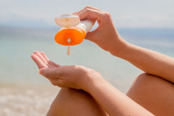 Ternyata Pria Lebih Wajib Pakai Sunscreen dari Wanita, Ini Alasannya!