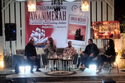 Buku Awan Merah Diluncurkan, Mengisahkan Perjalanan Akademik Melintasi 20 Negara