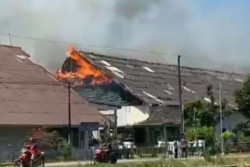 BREAKING NEWS: Gudang Pengolah Tembakau Sorogedug Prambanan Terbakar