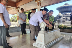 Hari Kesaktian Pancasila: PKS DIY Ziarah ke TMP Kusumanegara, Ingatkan Jas Merah
