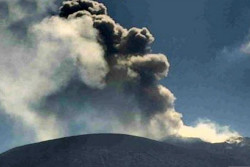 Gunung Ili Lewotolok Meletus, Warga Diminta Waspada Longsoran Lava