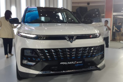 Pilih Mana? Wuling Almaz RS Pro BBM Rp398 Juta atau Hybrid Rp438 Juta