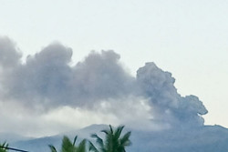 Gunung Dukono Meletus Keluarkan Kolom Abu Setinggi Kurang Lebih 550 Meter