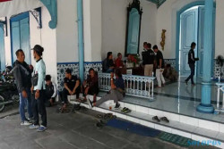 2 Kubu Berkumpul Bikin Kraton Solo Menghangat, Dipicu Eksekusi Pembukaan Pintu Kori Kamandungan