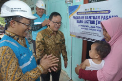 Senyum Bahagia Warga Sumpiuh Banyumas, Sinergi PLN - ESDM Berikan Bantuan Pasang Baru Listrik Gratis