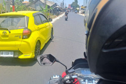 Cara Aman Mendahului Kendaraan Lain di Jalanan, Perhatikan 4 Hal Ini