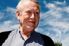 KISAH INSPIRATIF: James Bond of Philanthropy, Chuck Feeney yang Rela Bangkrut Demi Kemanusiaan