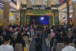 Mendobrak Masyarakat Urban dengan Kethoprak Tobong