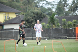 Target Pelatih PSS Bertrand Crasson: Ingin Perbaiki Penampilan Reguler