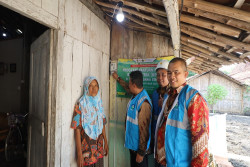 Jelang Hari Listrik Nasional, Sinergi PLN-ESDM Bantu 1.300 Warga Pasang Baru Listrik Gratis di Pati & Grobogan