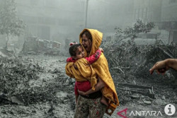 Berdalih Targetkan Hamas, Israel Serang Kamp Pengungsian di Gaza