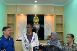 Sepi Pembeli, Pedagang Pasar Pingit Minta Dibikinkan Jalan