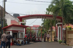 2 Rumah Tetangga Firli Ikut Digeledah, Salah Satunya Milik Purnawirawan Polisi Bintang Satu