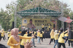 Kampanyekan Hidup Sehat, Ribuan Warga Ikuti Senam di Kasihan Bantul