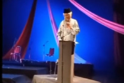 Viral Puisi Gus Mus: Ada Keripik Rasa Keju dan Ikan, Ada Republik Rasa Kerajaan