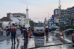 Pemkot Investigasi Cairan Minyak di Utara Tugu Jogja