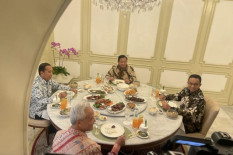 Pesan Jokowi untuk 3 Capres: Jangan Sampai di Atas Makan Bersama yang di Bawah Masih Ribut