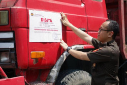 Menunggak Pajak, 2 Minibus dan 4 Truk Disita Kantor Pajak Surakarta