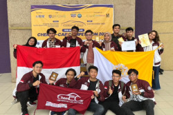 Tim Reactics Chem-E-Car UGM Sabet 3rd Best Poster di Selangor