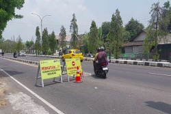 Pengerjaan Tol Jogja-Solo di Sleman Dikebut, Ratusan Rambu Peringatan Proyek Disebar