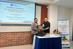 Dukung Tarnsisi Energi Bersih, Dua Perusahaan Nasional di Jateng Beli REC PLN