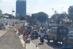 Viaduk Gilingan Solo Ditutup Mulai Senin, Ada Pemasangan Girder