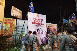 Satpol PP Jogja Tak Gentar, Pencopotan Spanduk hingga Baliho Pemilu Terus Berlanjut