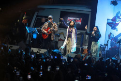 Kolaborasi Eva Celia Nge-Jam Bareng MLD Jazz Project Pukau Pengunjung Ngayogjazz