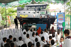 SD Masjid Syuhada Gelar Career Day, Lebih Dekat dengan Profesi Gegana