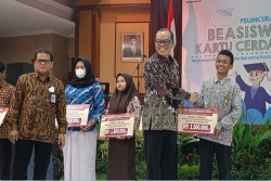 14.500 Siswa SMA dan SMK di DIY Dapat Beasiswa Kartu Cerdas