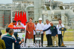 Jokowi Resmikan Proyek Tangguh Train 3 di Papua Senilai Rp72,45 Triliun