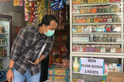 Satpol PP Kulonprogo Sita Ratusan Rokok Tanpa Cukai