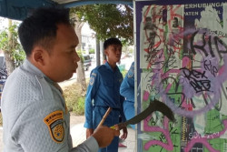 Duh, Beberapa Halte di Bantul Rusak dan Penuh Coretan