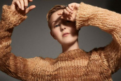 Unik, Produsen Ini Ciptakan Baju dengan Material Rambut Manusia