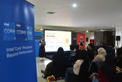 Mahasiswa dan Komunitas Kreatif Berkesempatan Jajal Teknologi Terkini Lenovo