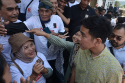 Gibran Perhatikan Kesehatan Warga Lansia dan Anak lewat KIS Lansia dan Kartu Anak Sehat