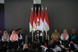 Kunker di Pekalongan, Jokowi Setujui Pembelian Pupuk Bersubsidi Pakai KTP
