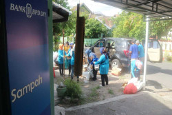 Selesaikan Masalah Sampah dengan Bank