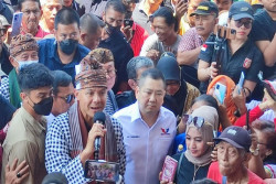 Blusukan ke Pasar Kranggan, Ganjar Tampung Keluhan Pedagang Maraknya Belanja Online
