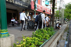 Menyambut Datangnya Wisatawan pada Libur Nataru, Pemkot Jogja Bersihkan Malioboro