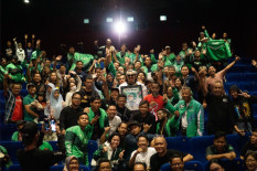 Mitra Pengemudi Grab bersama Ndarboy Genk Nonton Bareng Film Srimulat