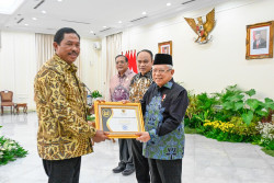 Pemprov Jateng Raih Penghargaan Provinsi Terinformatif  Enam Kali Berturut-turut