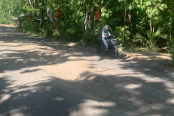 Jalan Brosot-Sentolo Rusak sejak 2021 karena Truk Pasir, Tahun Depan Bakal Diperbaiki