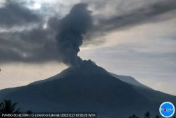 Warga Flores Timur Dimbau Waspadai Potensi Gas Beracun Gunung Api