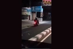 Video Remaja Mengayunkan Senjata Tajam di Ring Road Utara Viral, Polisi: Ada Korbannya