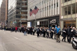 Ribuan Orang Ikuti Pawai Sunyi di Times Square untuk Hentikan Serangan Israel di Gaza
