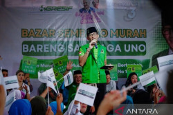 Sandiaga Kampanyekan Ganjar-Mahfud Melalui Bazar Sembako Murah di Sukabumi